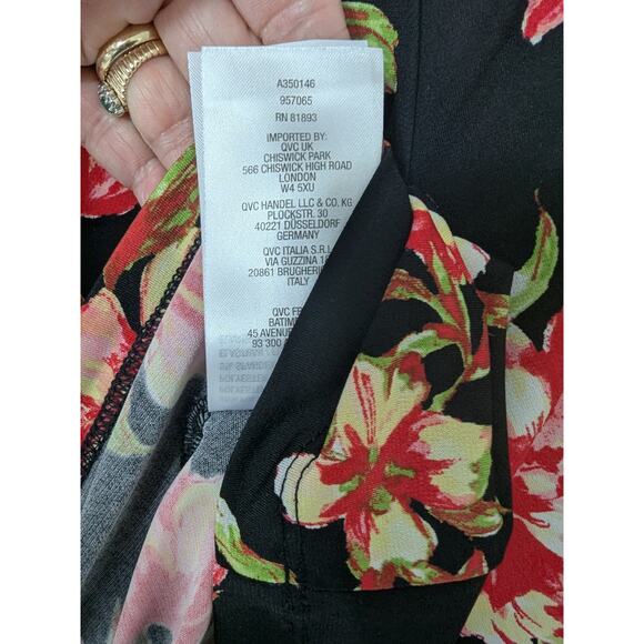 Susan Graver Black Red Floral Off The Shoulder Blouse Size XL Long Flare Sleeves - Picture 8 of 10